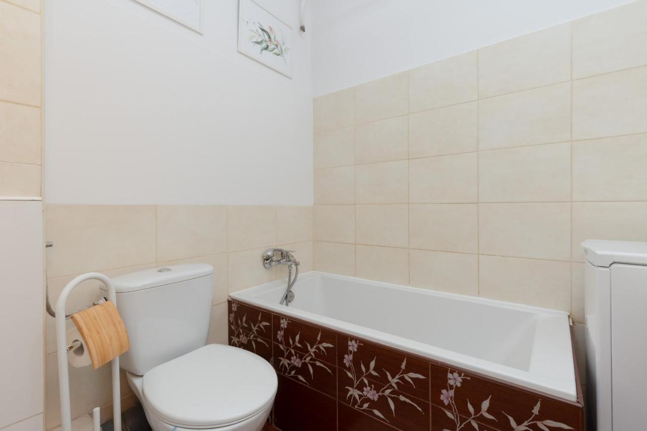 Airport Studio Astronautow With Balcony By Renters * Warsaw